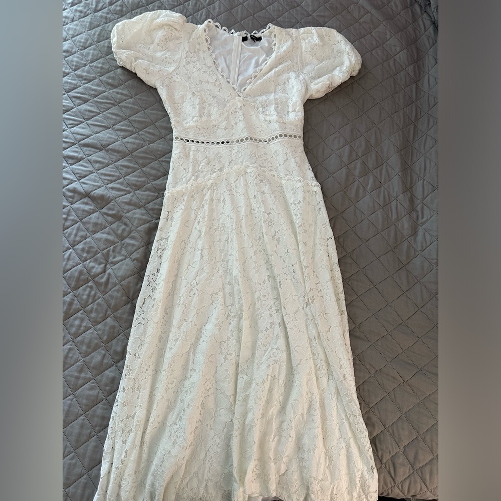 White lace lulu’s dress